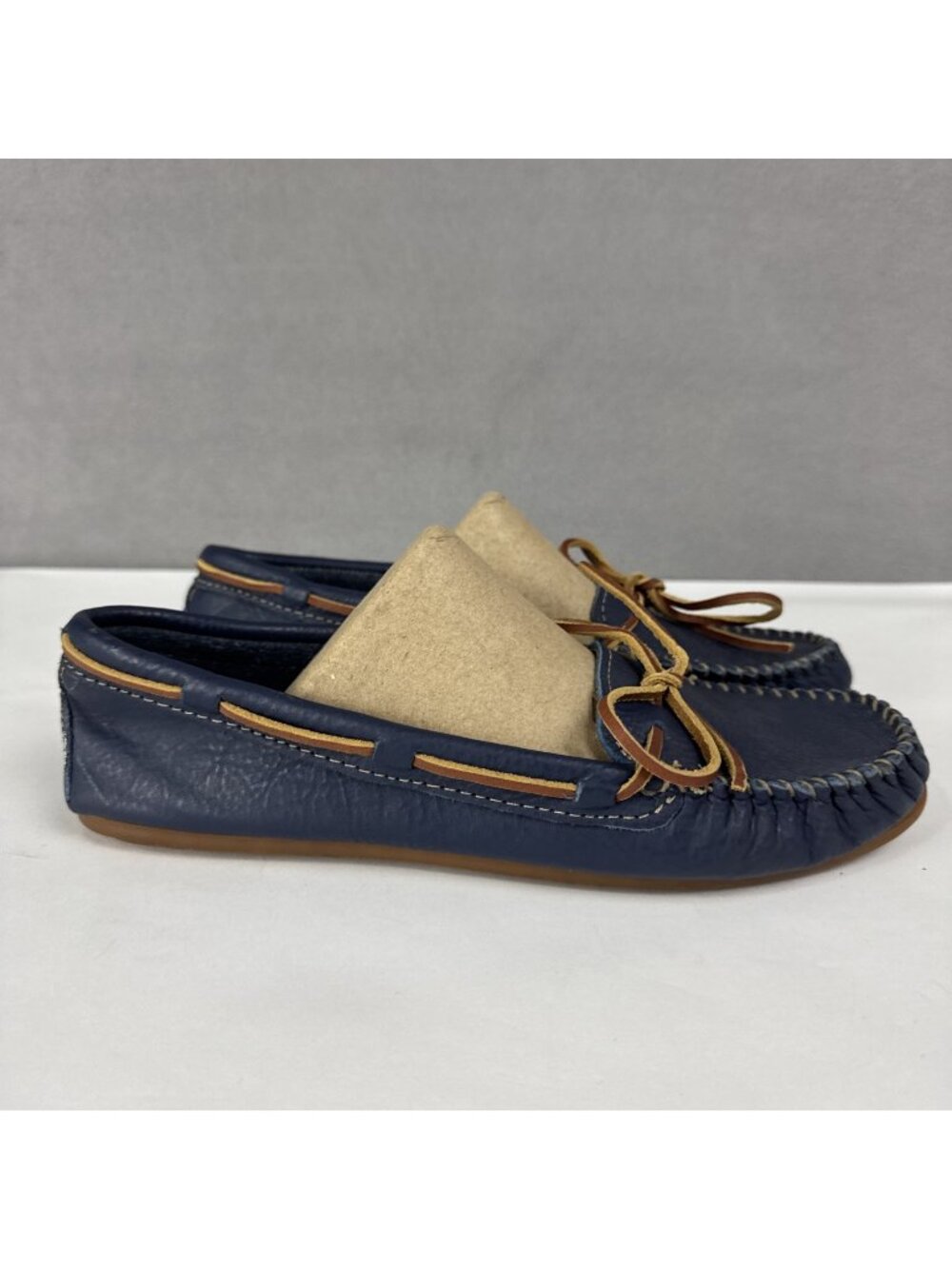 Minnetonka Navy Blue Leather Moccasin Flat Boat Shoes Women's size 10